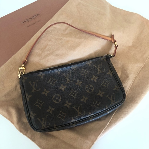 Louis Vuitton Handbags - Louis Vuitton mini pochette bag monogram box &dust